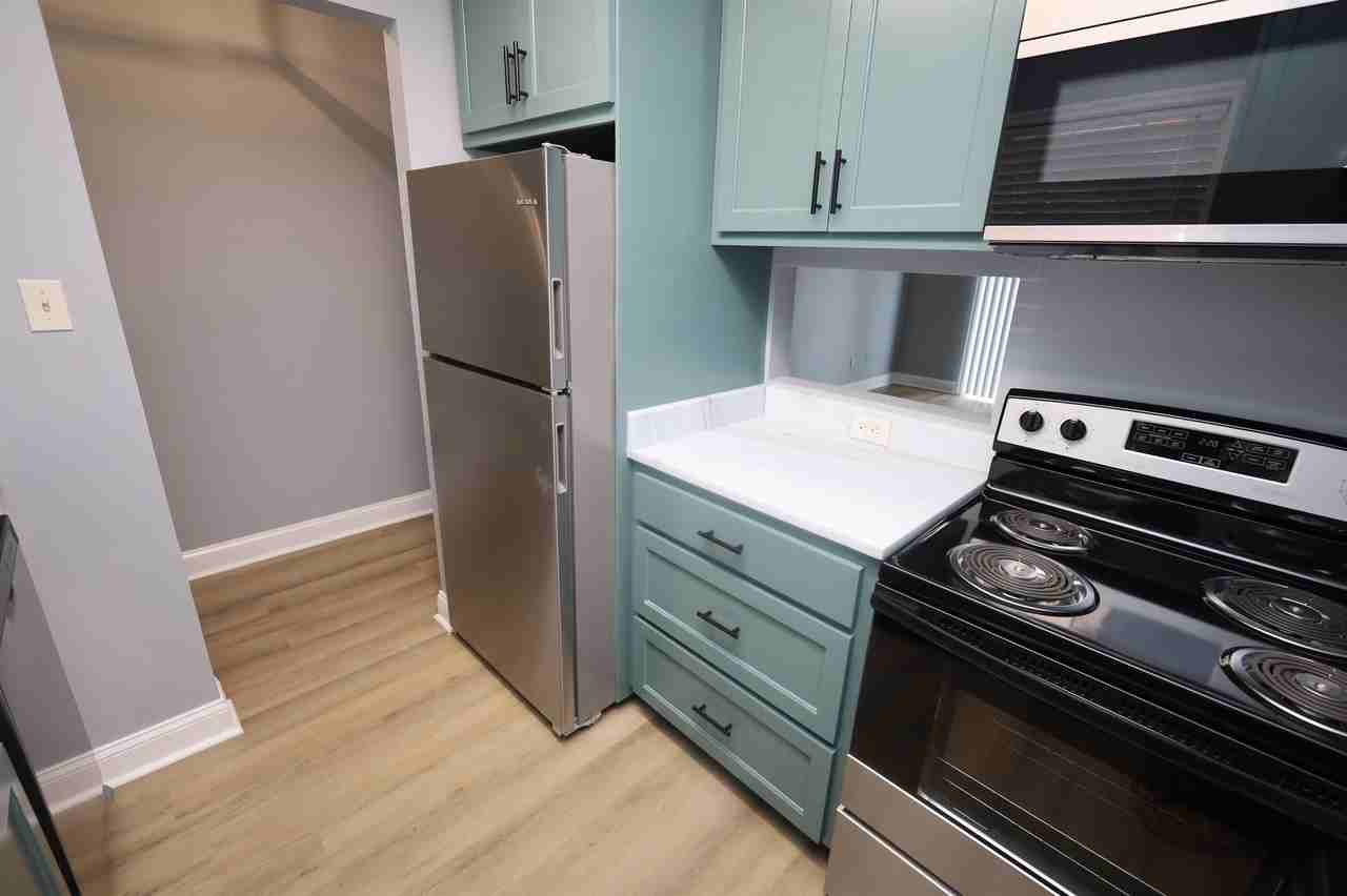 909 Greenwood Drive - Photo 2 of 8