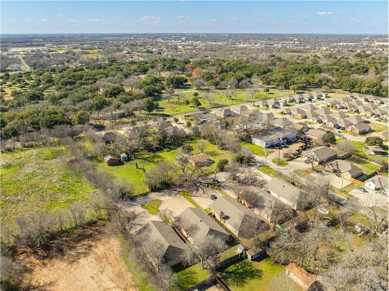 2808 S 3rd A St - Photo 2 of 36