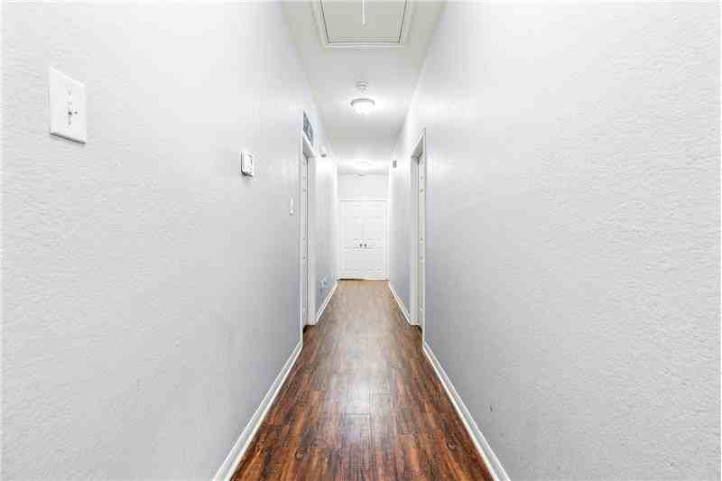 2808 S 3rd A St - Photo 3 of 36