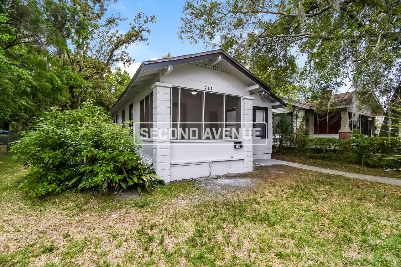 204 W 23rd St - Photo 2 of 29