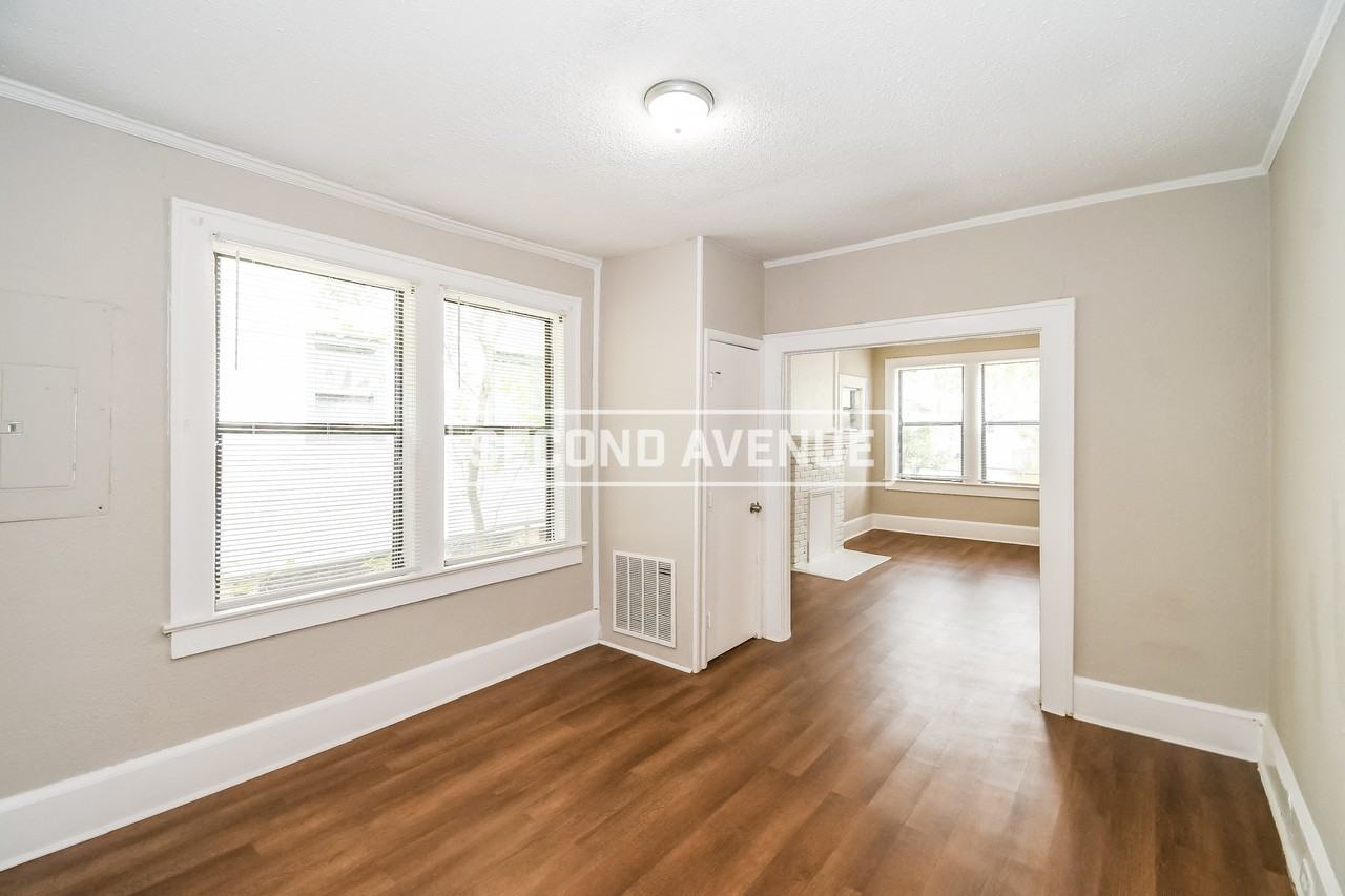 204 W 23rd St - Photo 5 of 29