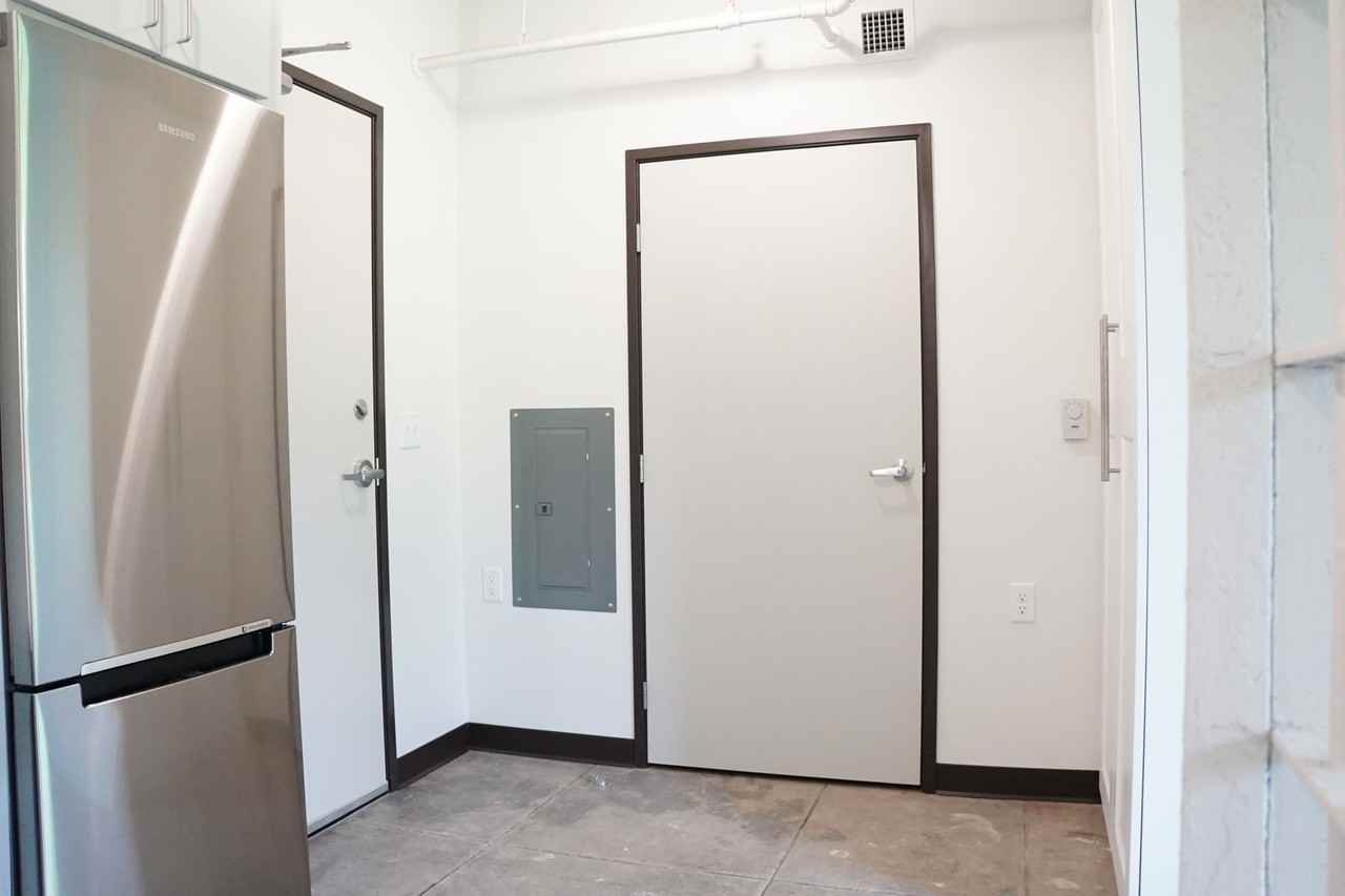521 W 2nd Street - Photo 4 of 29