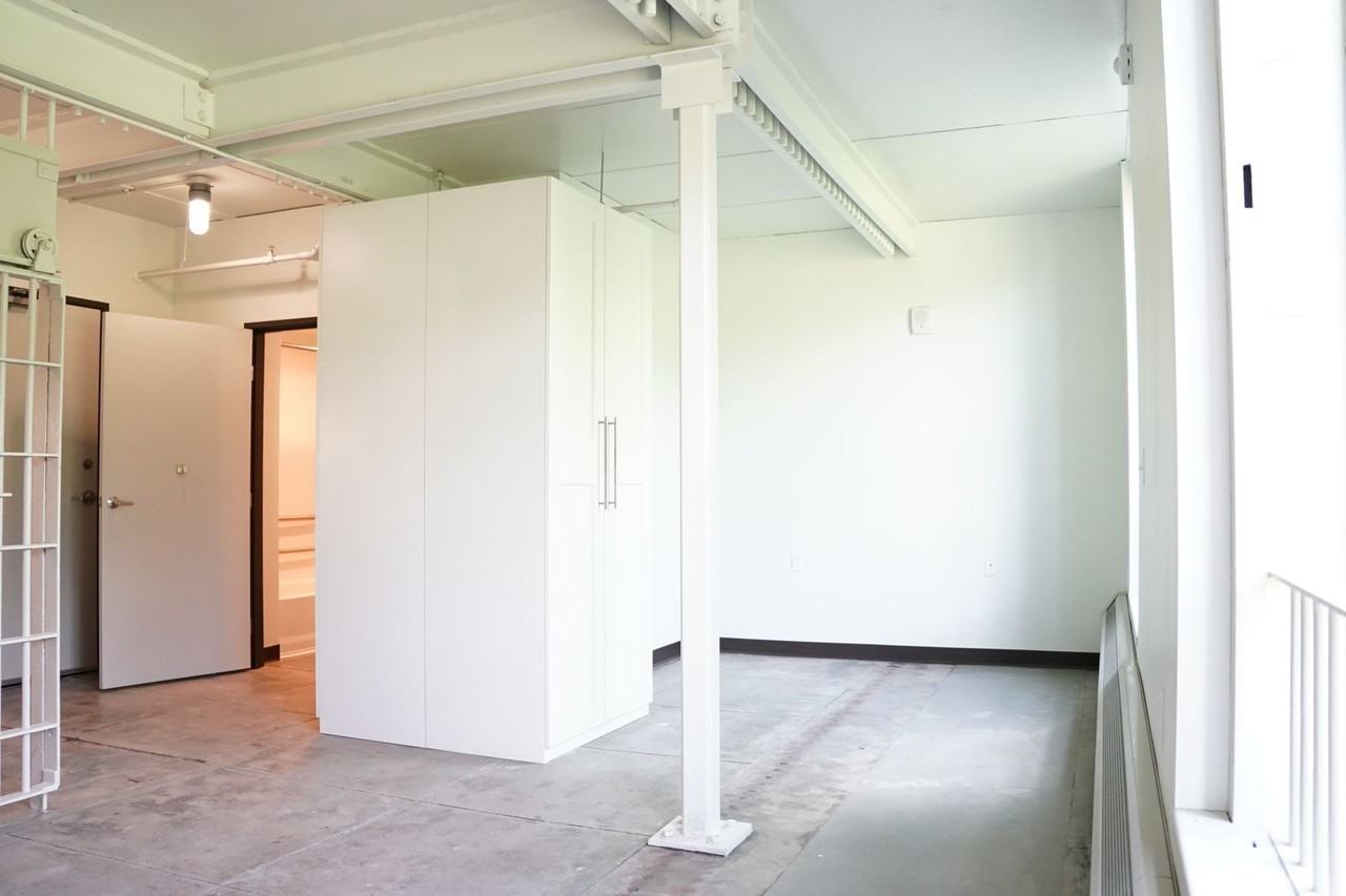 521 W 2nd Street - Photo 7 of 29