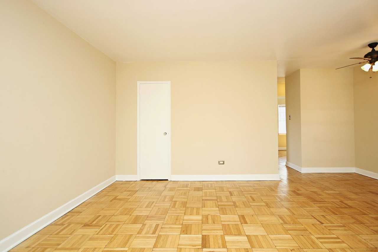 32 University Cir #302 - Photo 3 of 13