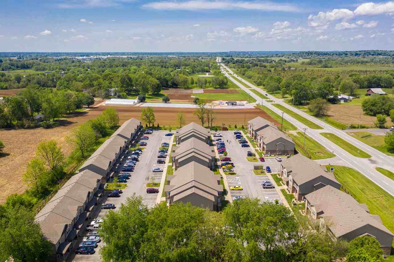 Pine Groves Apartments - Photo 4 of 50