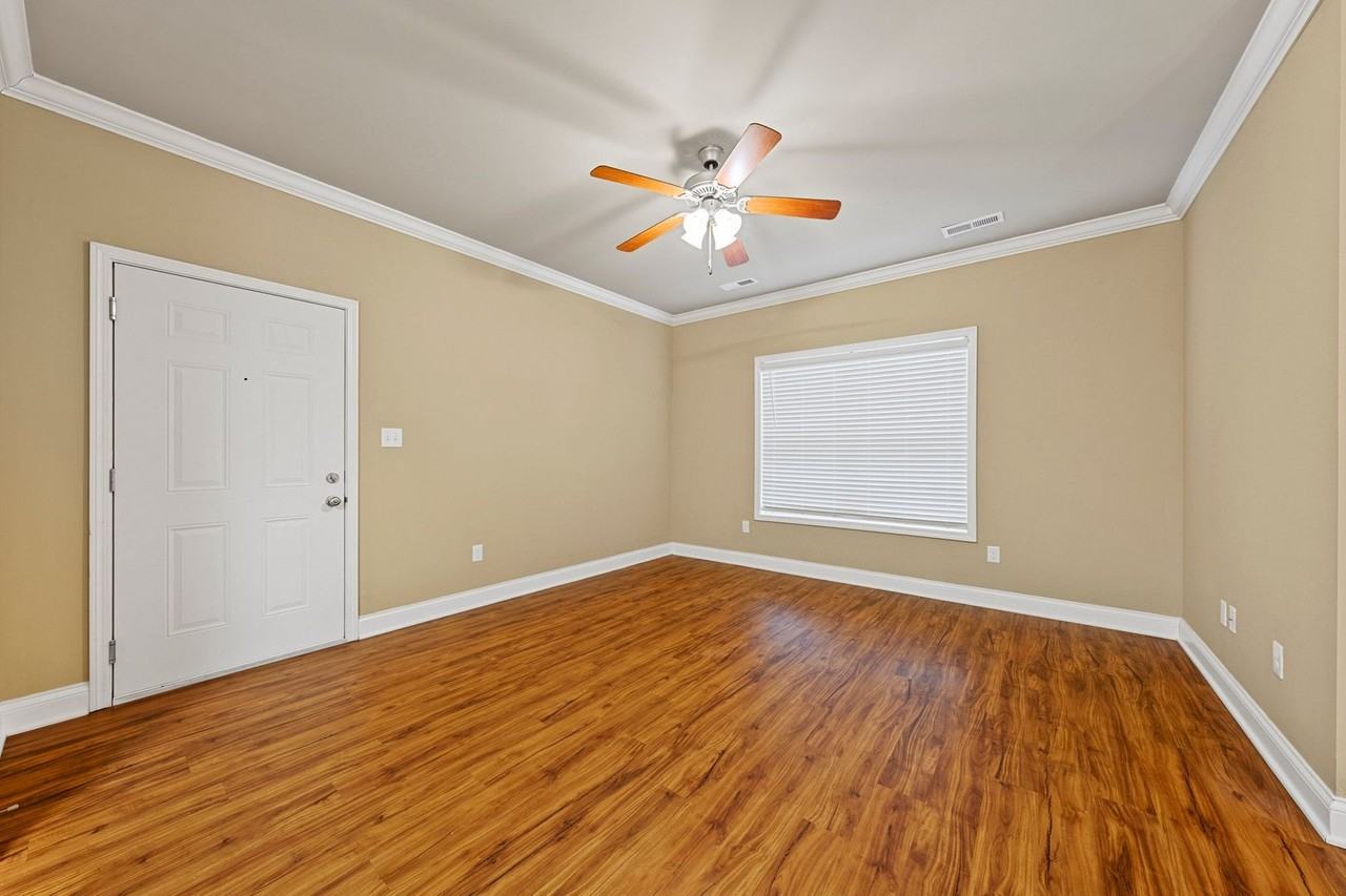 Pine Groves Apartments - Photo 7 of 36