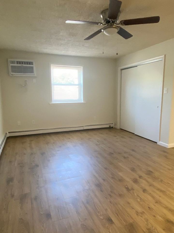 RiverEdge Square - Photo 6 of 16