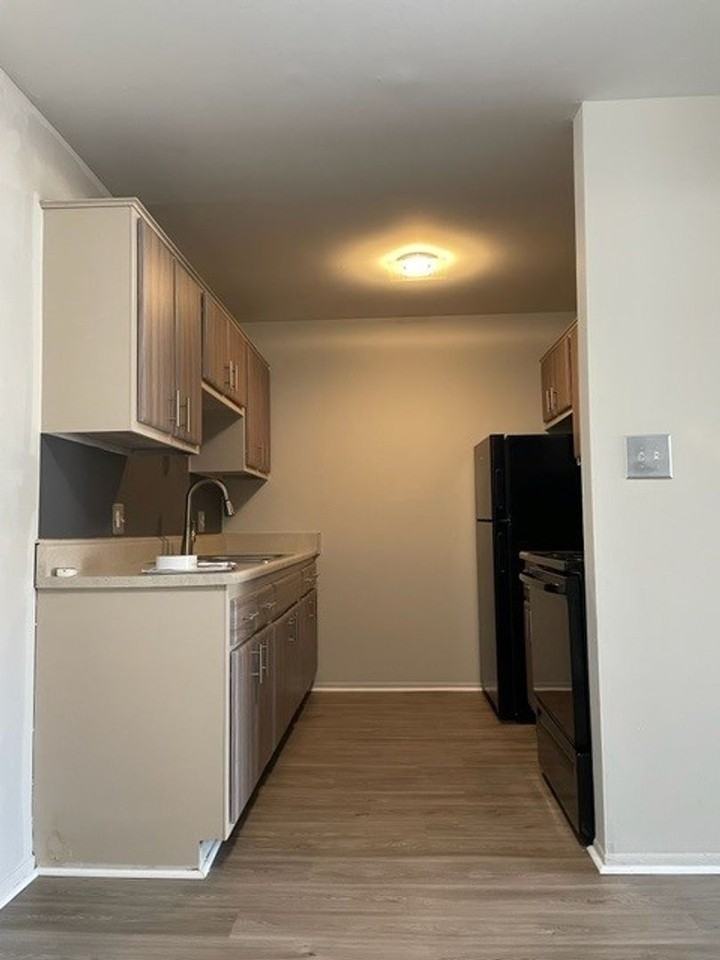 333 Marshall Apartments - Photo 7 of 11
