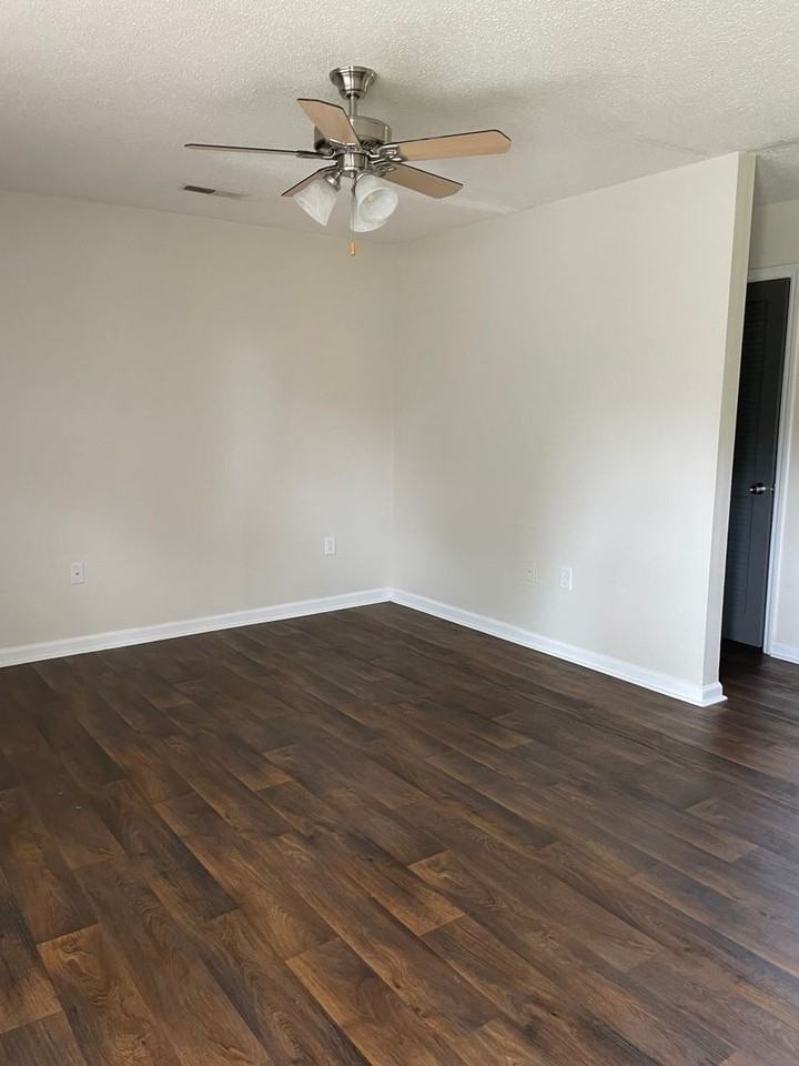 Athens Square Apartments - Photo 2 of 11