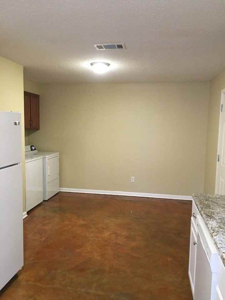 808 Greenwood Dr - Photo 4 of 7
