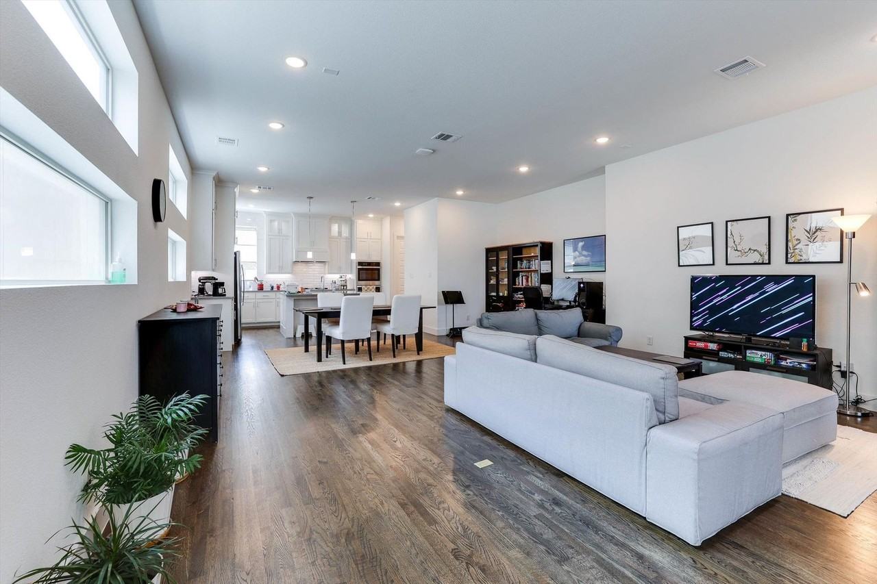 8044 Zeppos Dr - Photo 3 of 28