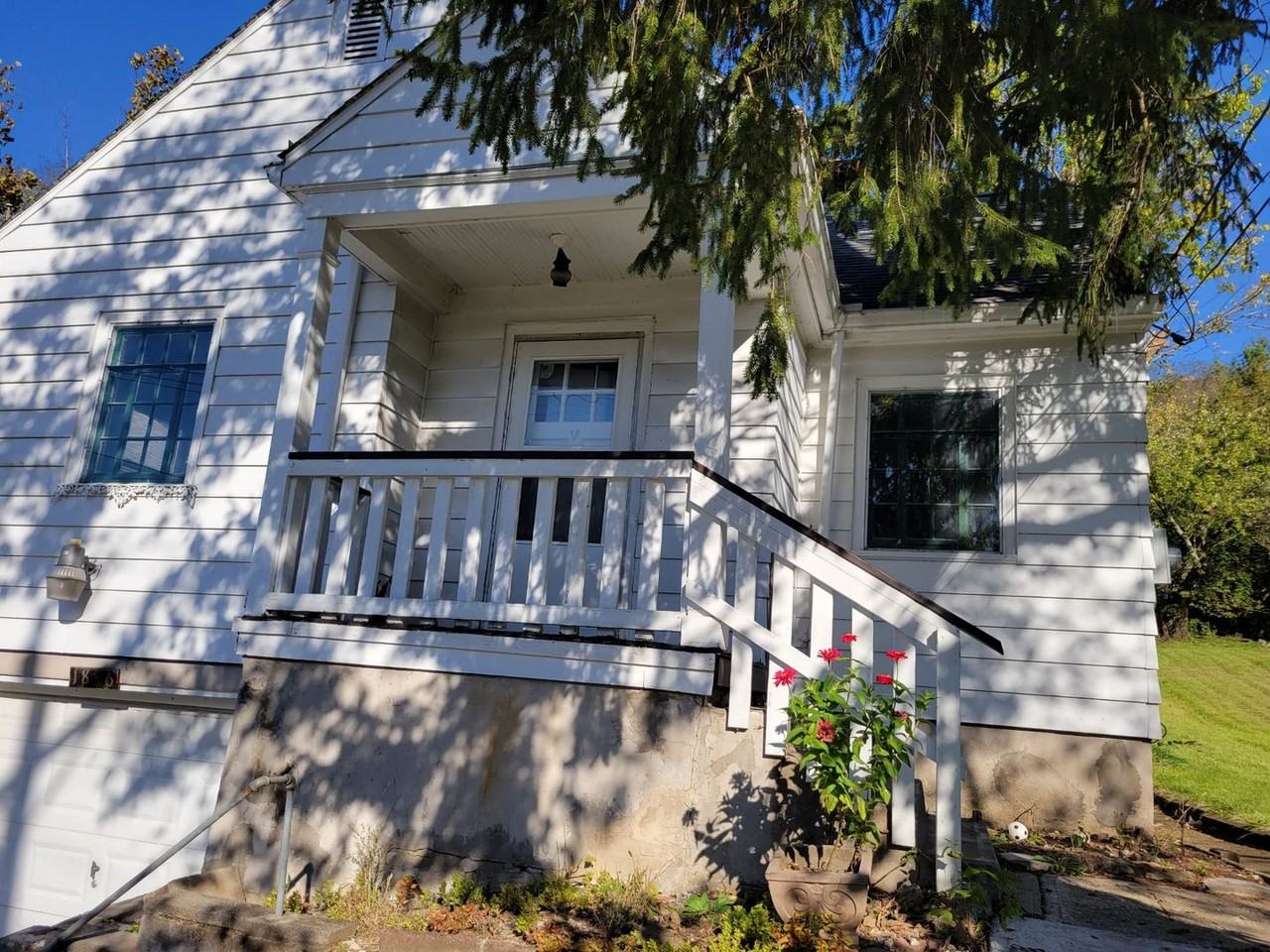 1896 W Fork Rd - Photo 3 of 19