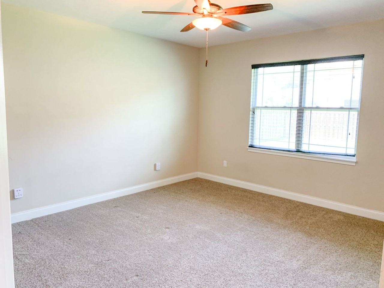 16610 Nw 194th St - Photo 4 of 10