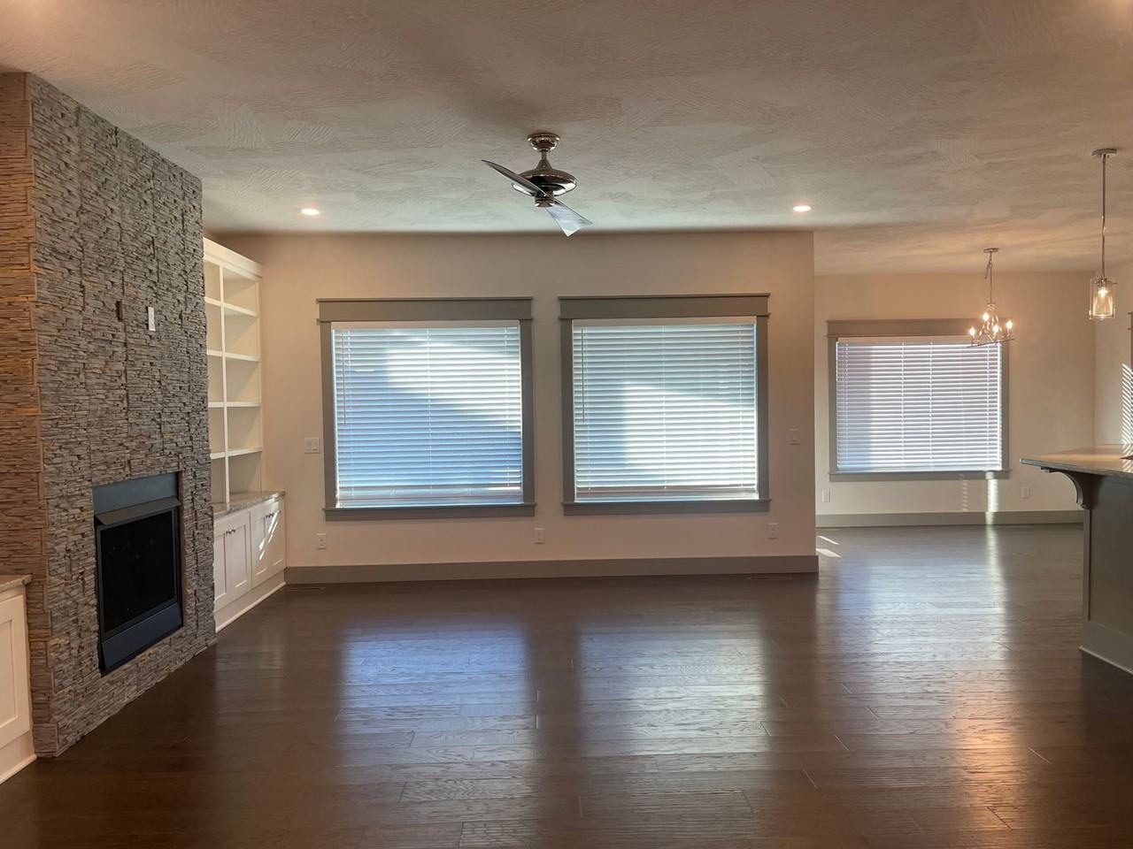 3546 W Cherokee St - Photo 4 of 35