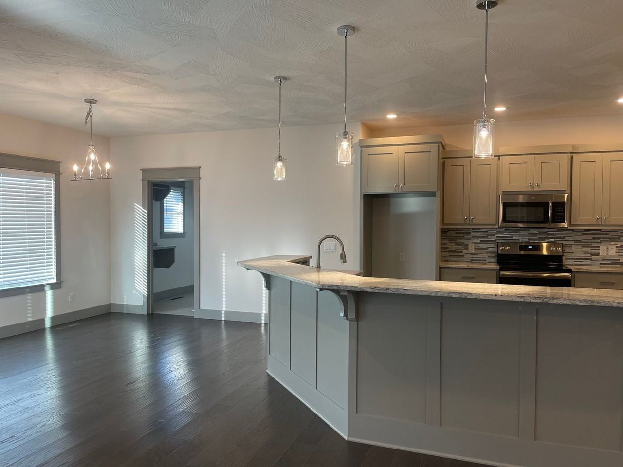 3546 W Cherokee St - Photo 6 of 35