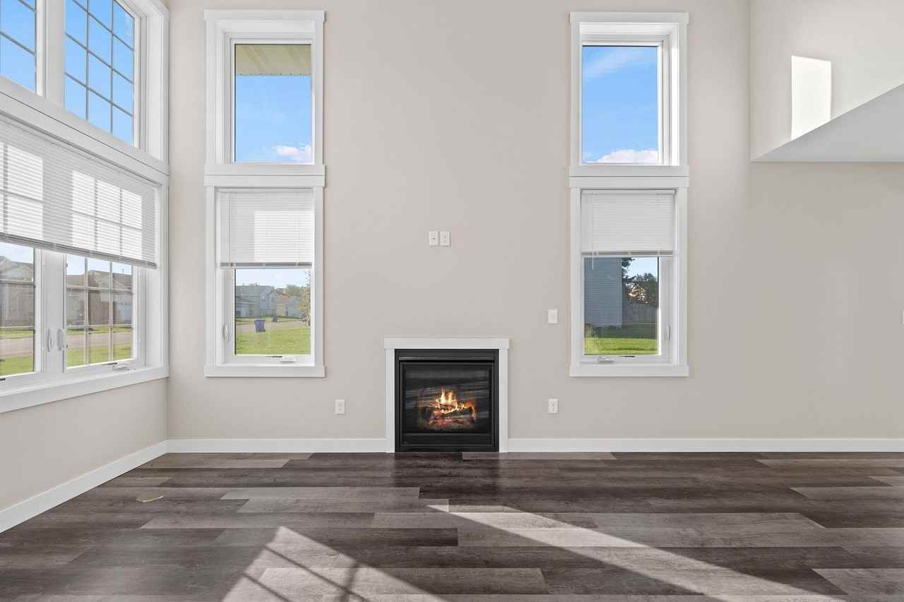 557 Meadow Ln - Photo 3 of 24