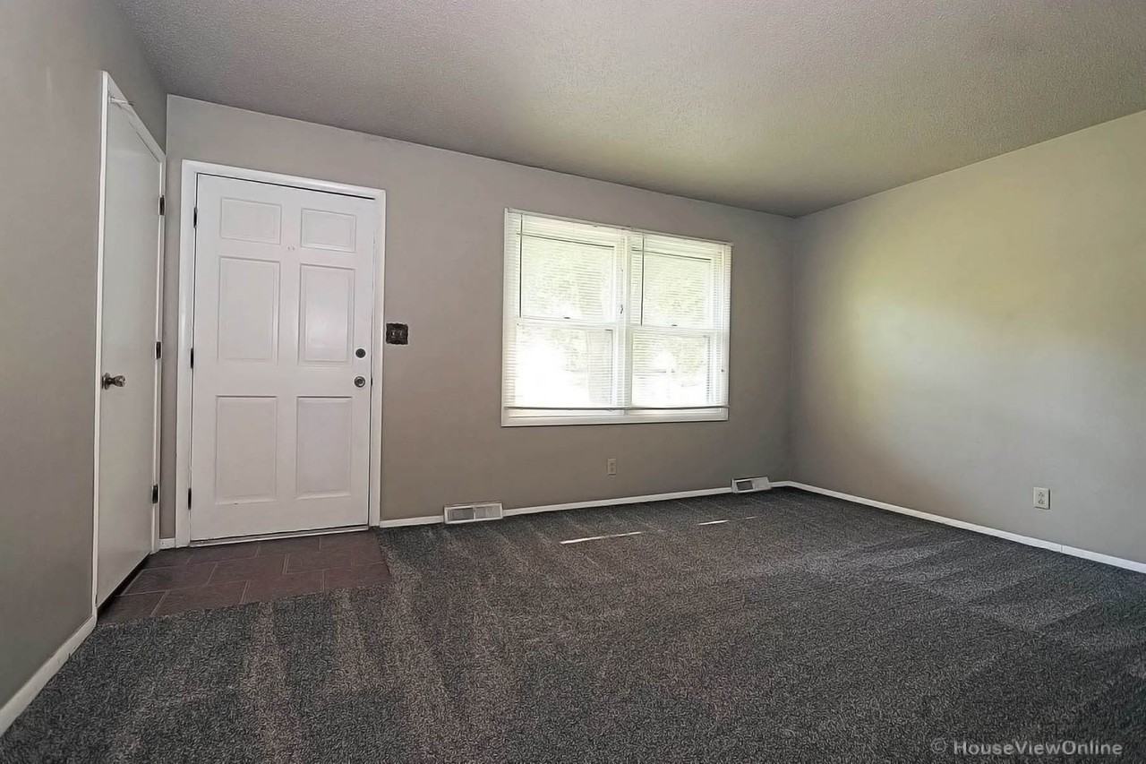 1105 N West End Blvd - Photo 3 of 25