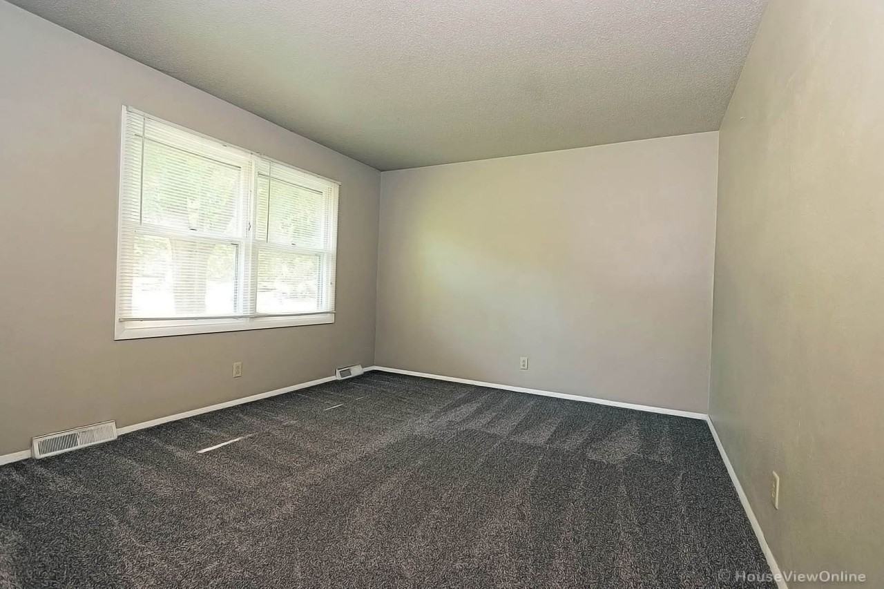 1105 N West End Blvd - Photo 4 of 25