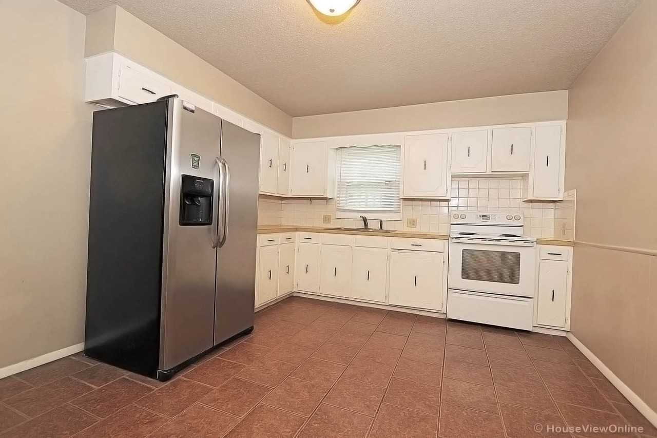 1105 N West End Blvd - Photo 6 of 25