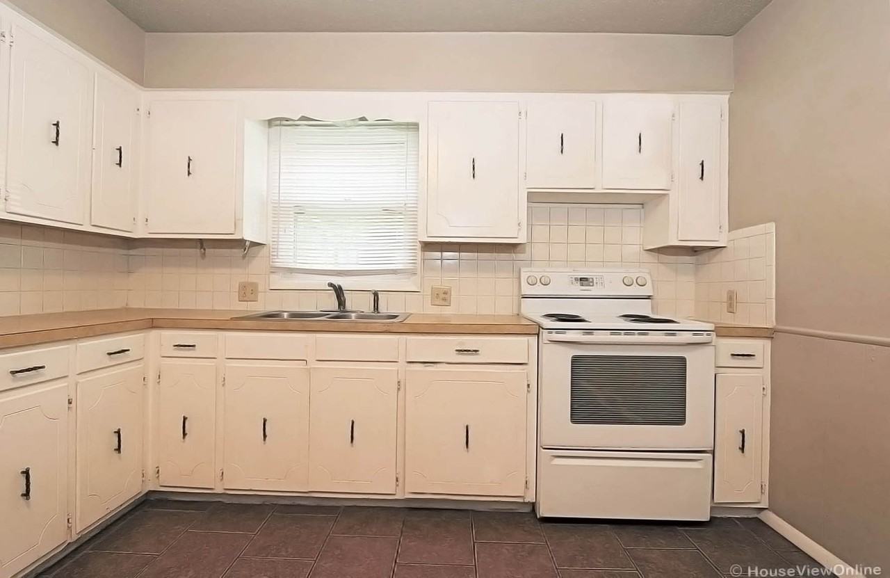 1105 N West End Blvd - Photo 7 of 25