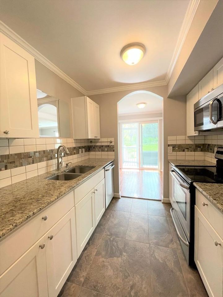 112 N Maple St - Photo 4 of 25