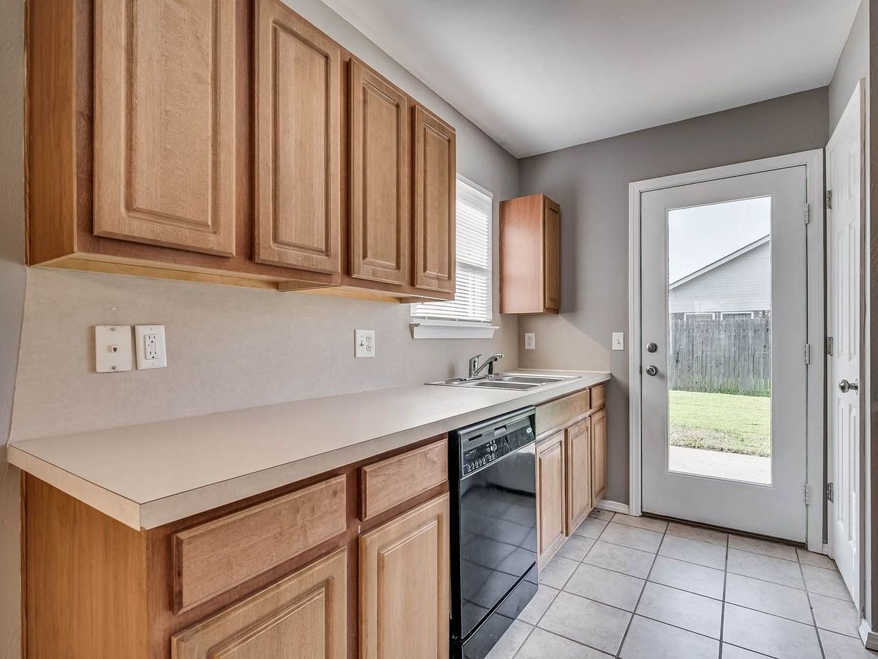 808 Ga Zump Dr - Photo 7 of 11