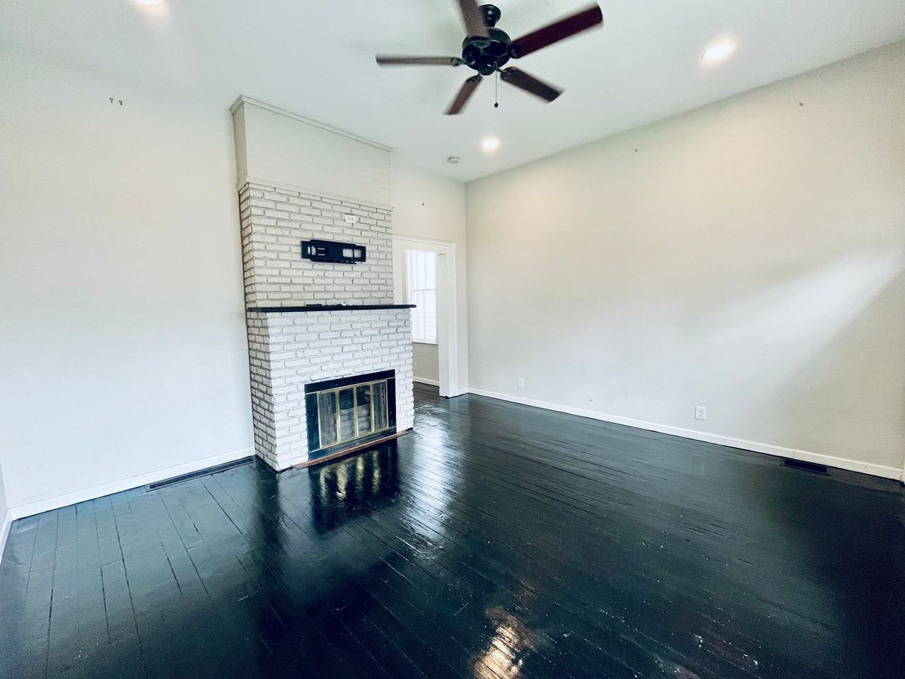 1523 Christy Ave - Photo 3 of 16