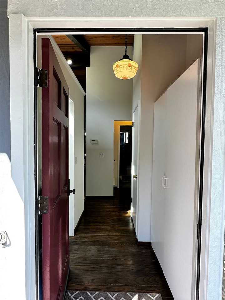 36 Power Ln - Photo 4 of 33
