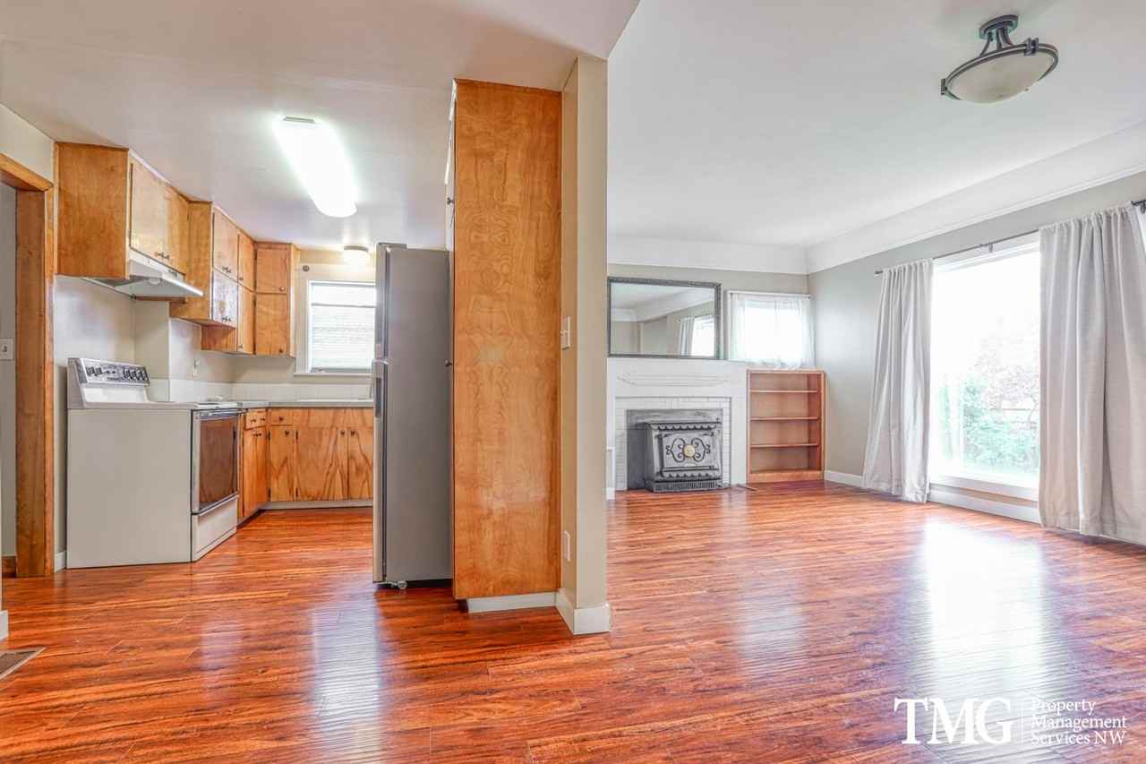 2711 Washington St - Photo 2 of 28