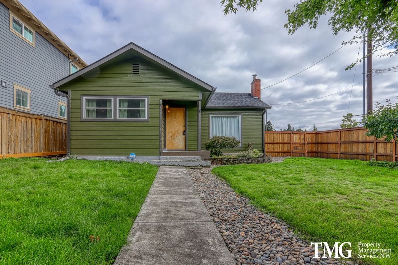 2711 Washington St - Photo 3 of 28