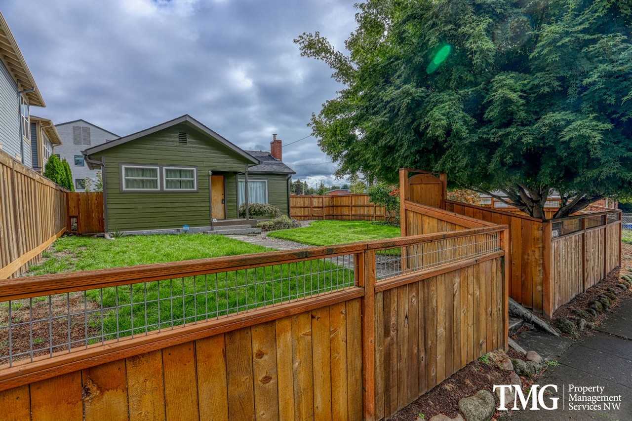 2711 Washington St - Photo 6 of 28