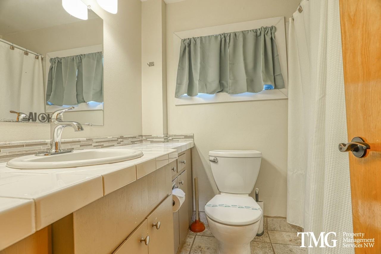 2711 Washington St - Photo 7 of 28