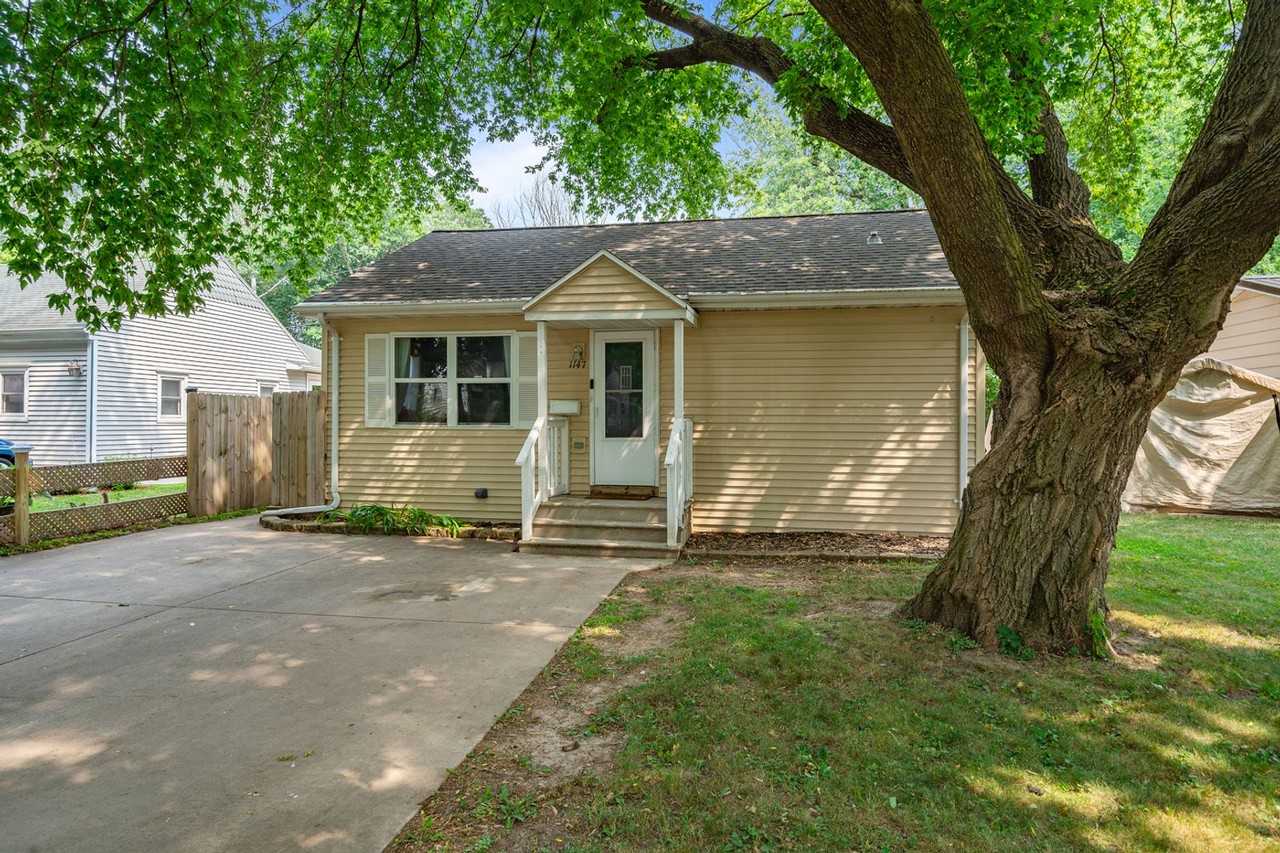 1147 S Oakland Ave, Green Bay, WI 54304 3 Bedroom House for $1,600 ...