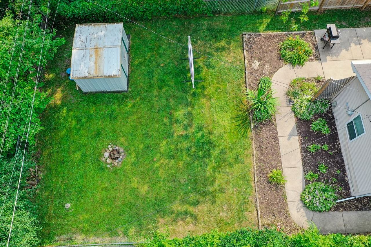 1147 S Oakland Ave - Photo 7 of 41