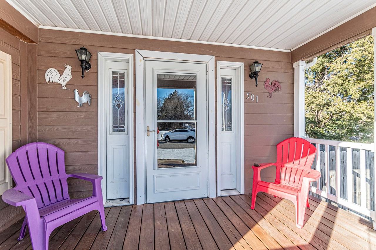 501 Layton Ln - Photo 2 of 25