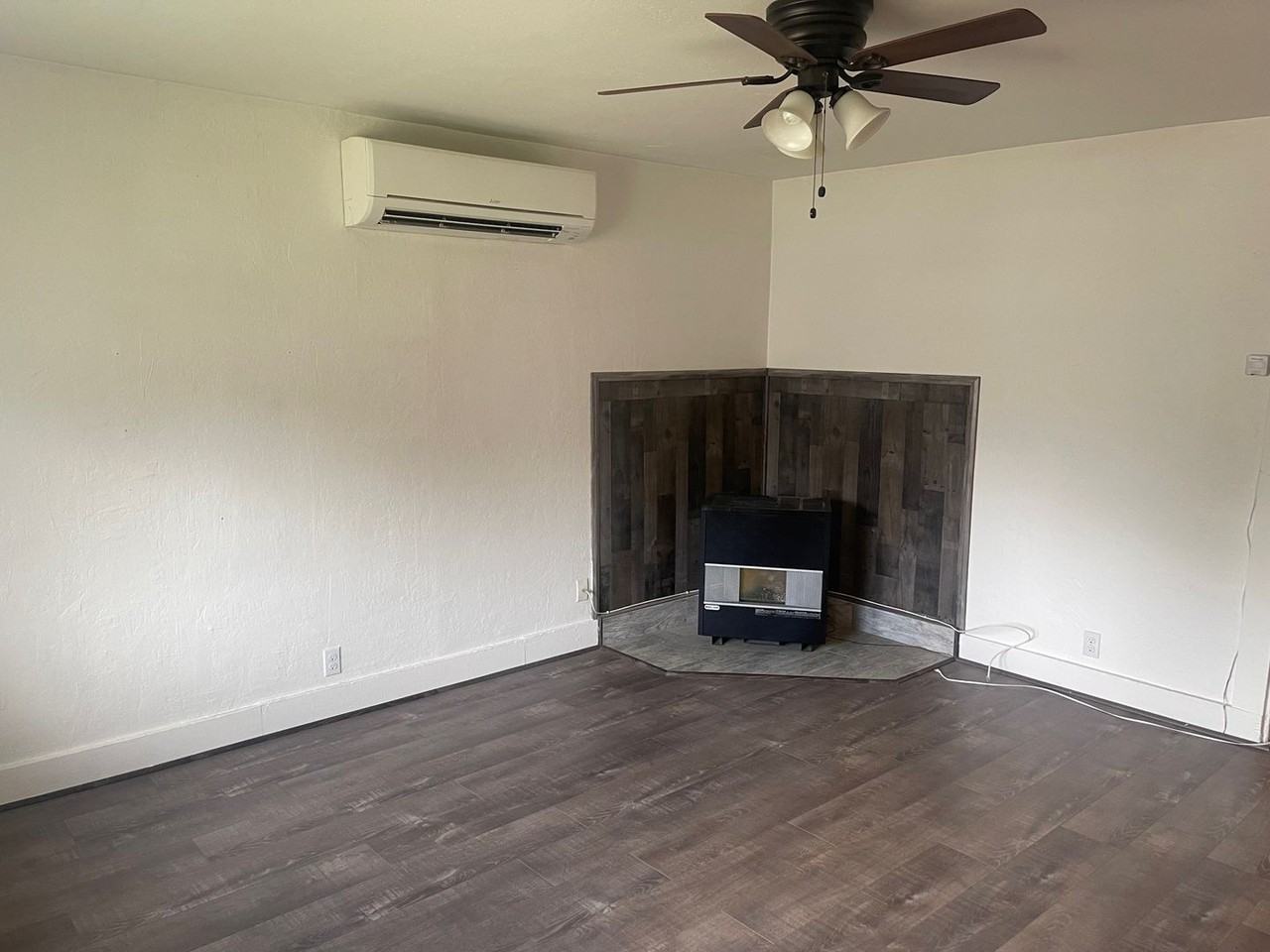 2410 Applegate Ave - Photo 2 of 16