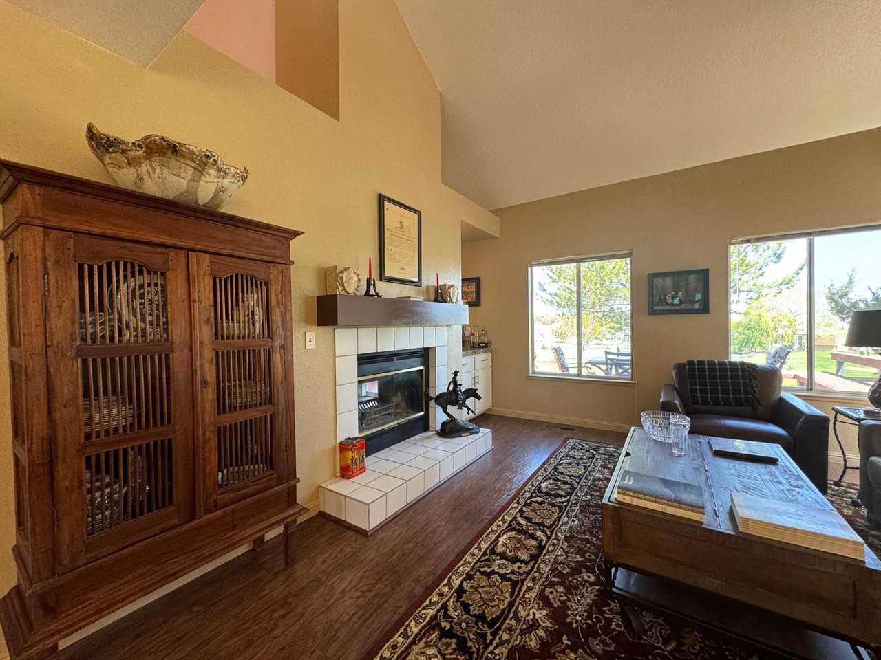 1951 Mountain Vista Way - Photo 3 of 13