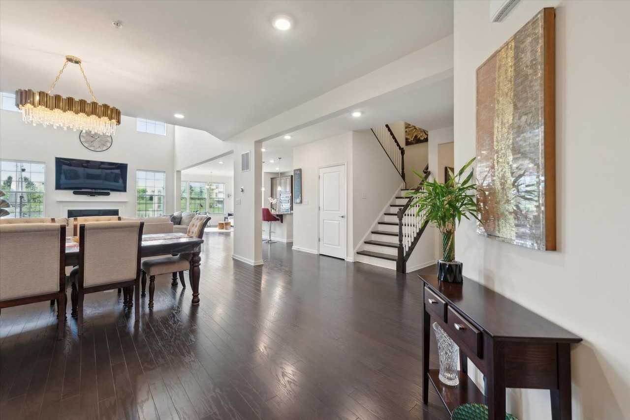 450 Lee Pl - Photo 2 of 27
