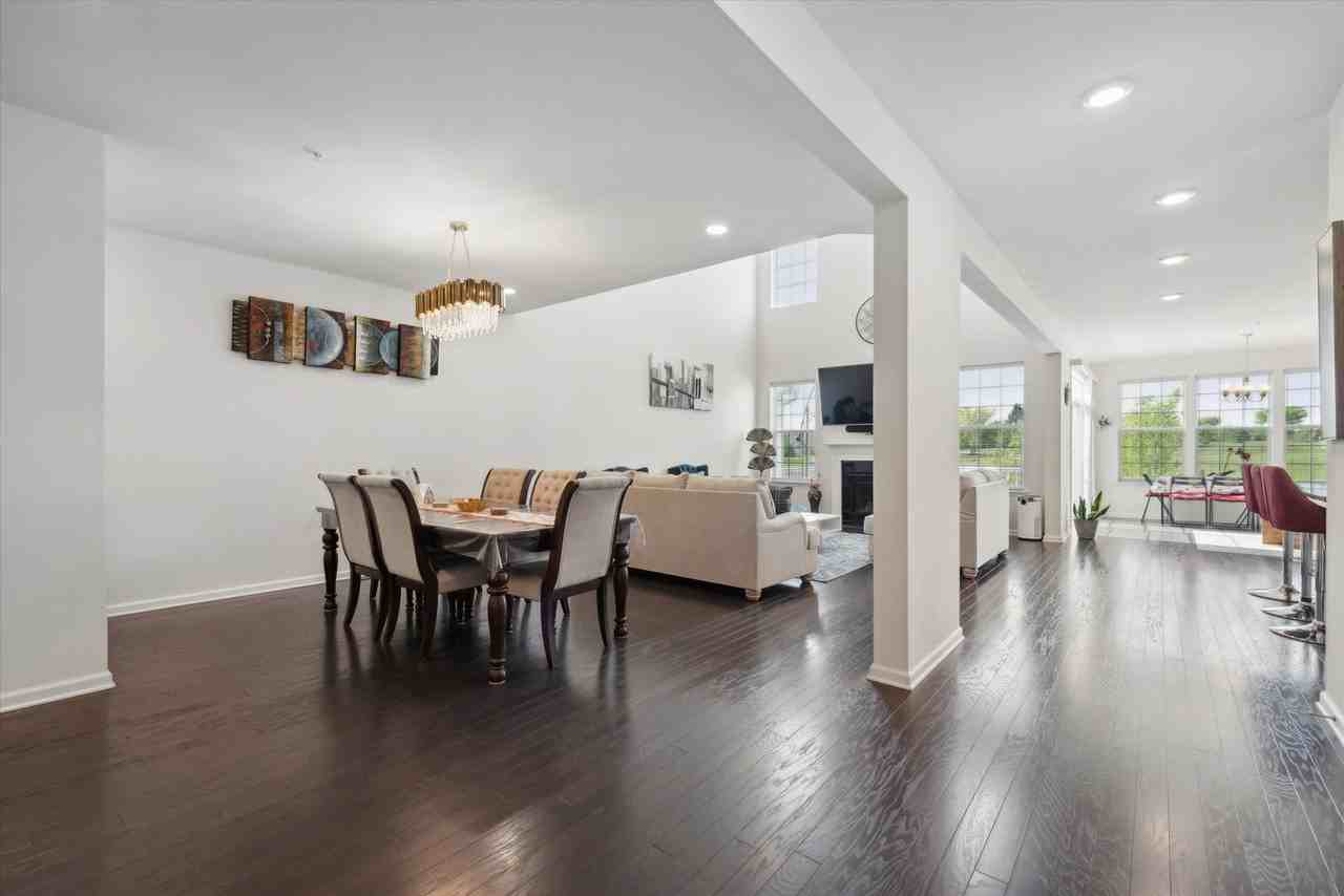 450 Lee Pl - Photo 3 of 27