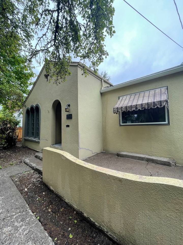 1945 High St Se - Photo 2 of 13