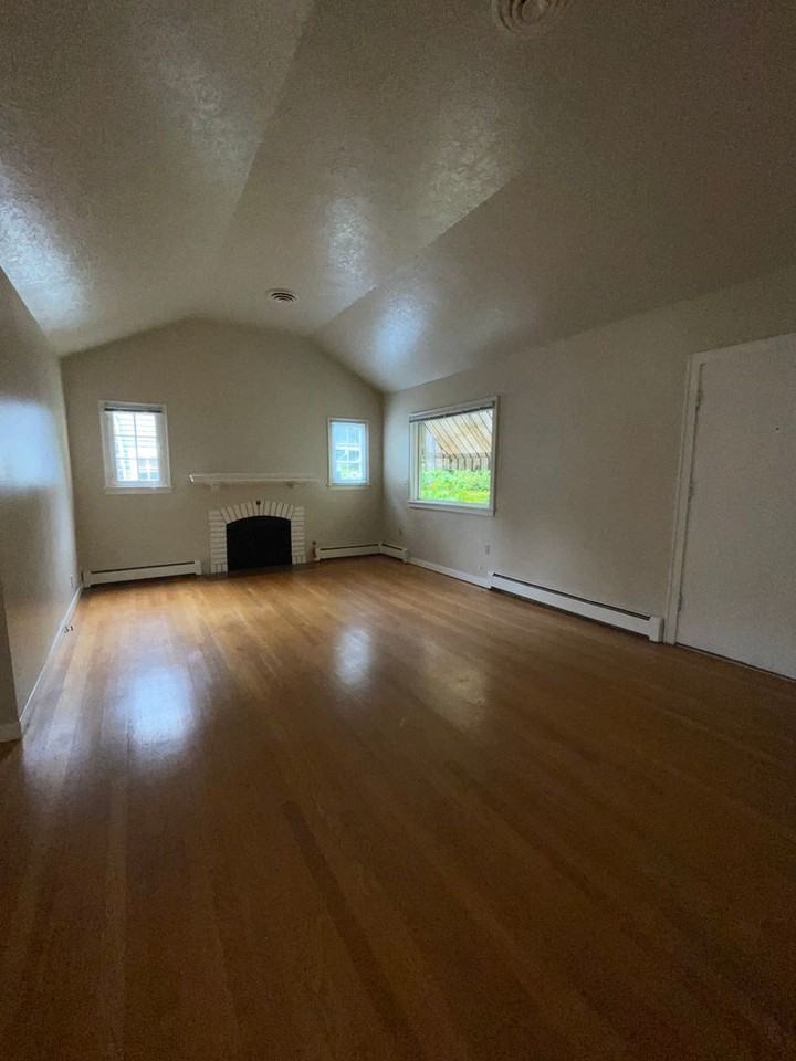 1945 High St Se - Photo 4 of 13