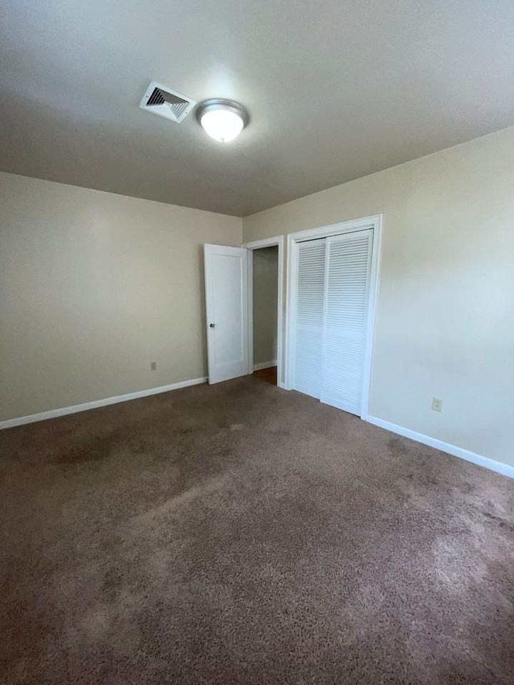 1945 High St Se - Photo 5 of 13