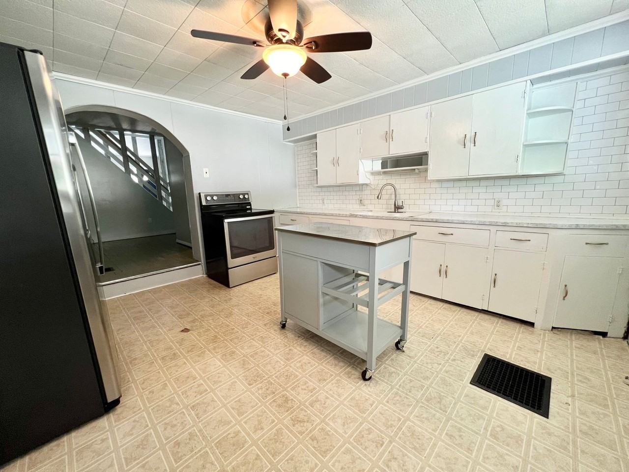 118 Maple St - Photo 2 of 19