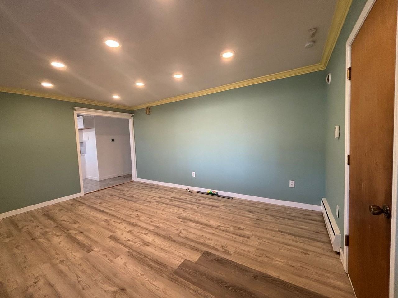 406 C St - Photo 3 of 13