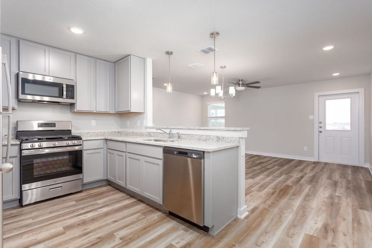 121-133 Stefan Estate - Photo 3 of 31