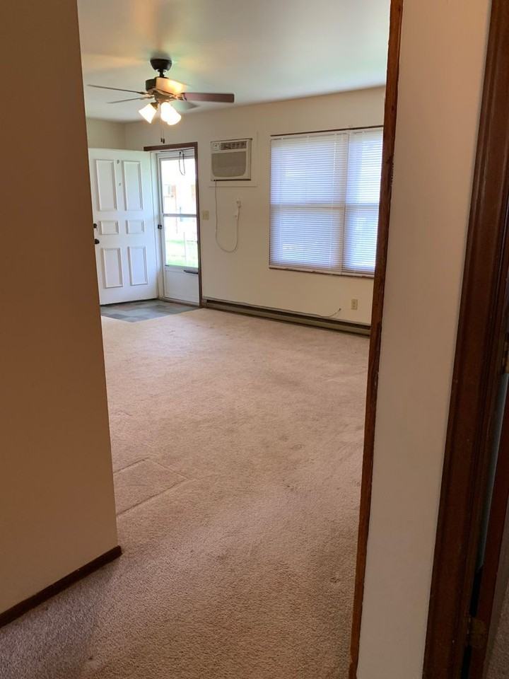 404 W Plum St - Photo 2 of 15