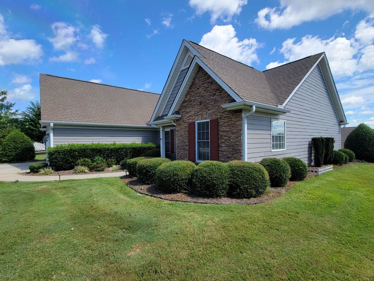 104 Stone Cottage Dr - Photo 2 of 15