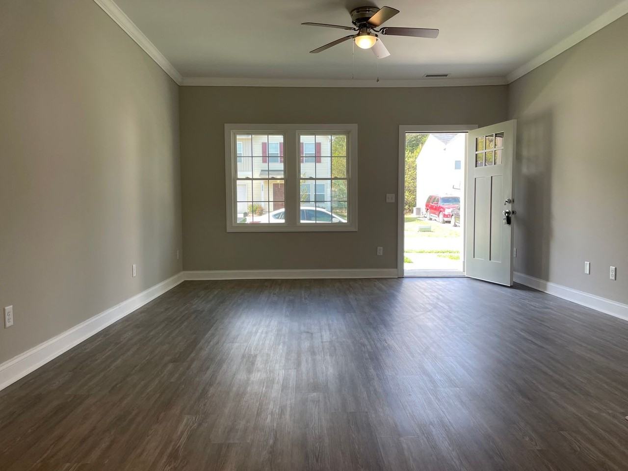 3927 Newhall Dr Nw - Photo 3 of 19