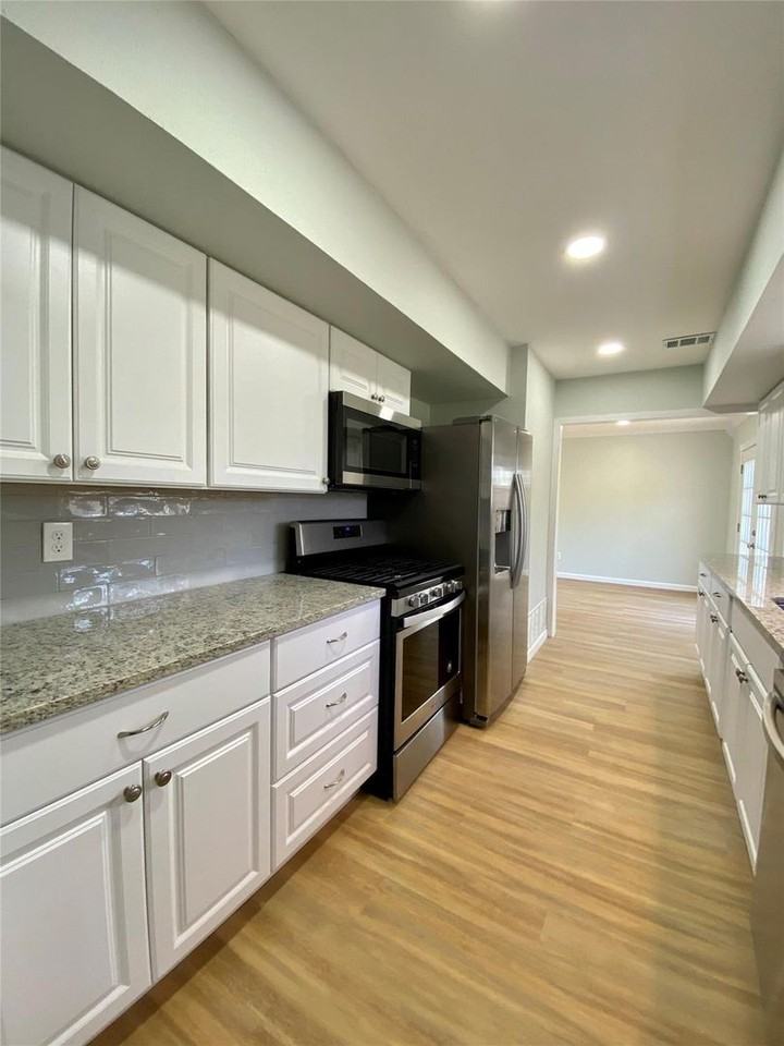 2859 Linhaven Dr - Photo 3 of 10