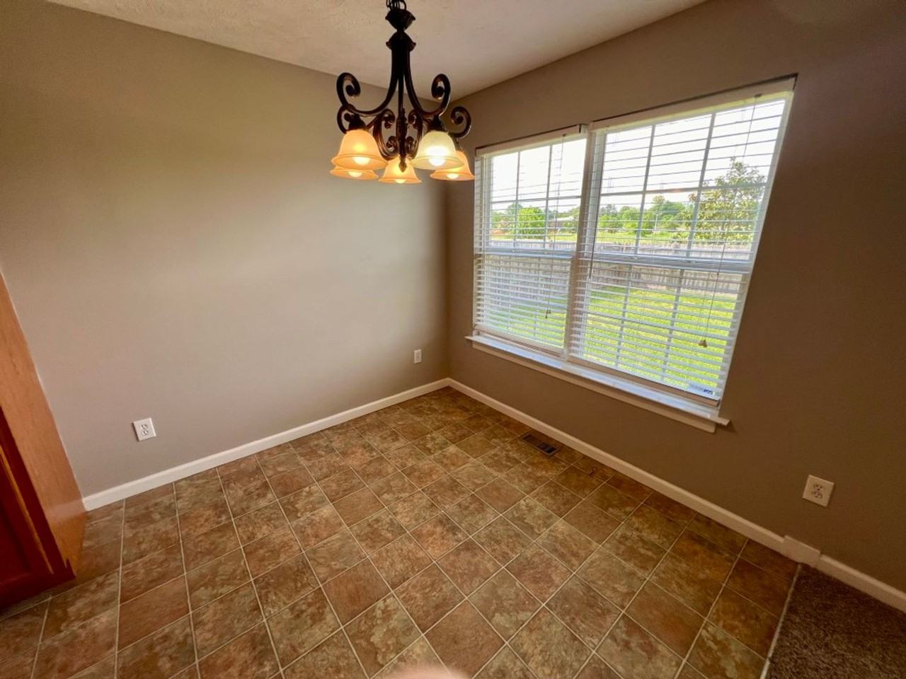 4926 Pillar Dr - Photo 7 of 30